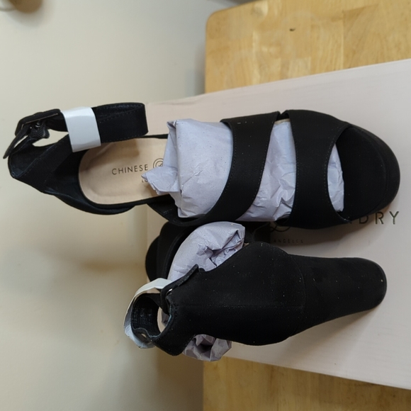 Shoes - Picture 2 of 4